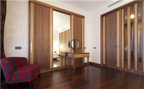 ארון מעוצב מעץ מלא